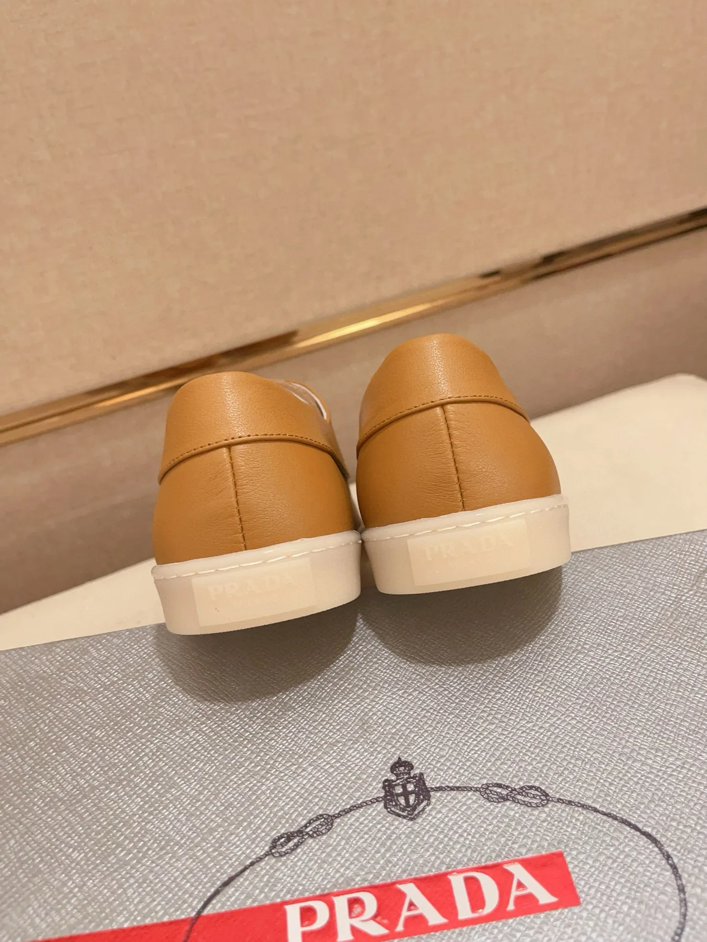 Men's shoes 💰 540💰 ✔️✔️✔️Higher version High-quality new PRADA (Prada) counters are launched at the same time. The new men's shoes and 😘 fabrics are made of high-tech glue-making technology. Lining: Full cowhide lining. 👍🏿 High-end ☄️ air-cushion molded anti-slip rubber outsole, exquisite lines, simple and elegant, comfortable and high-end for leisure travel. Code number: 38 to 44 (45 can be customized and cannot be returned or exchanged)